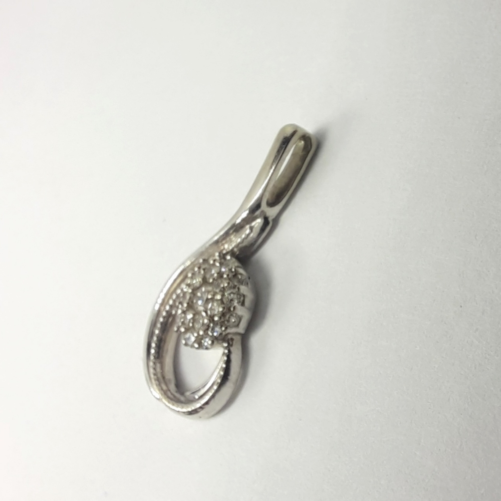 10K Diamond White Gold drop Cluster Pendant - Picture 5 of 6